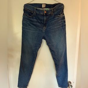 JCrew 9” High-Rise Toothpick jeans. Size 33.